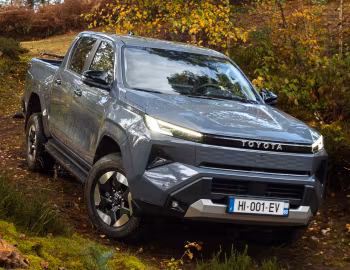Toyota Hilux Invincible BEV Double Cab [EU-spec] '2026