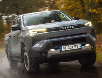 Toyota Hilux Invincible BEV Double Cab [EU-spec] '2026