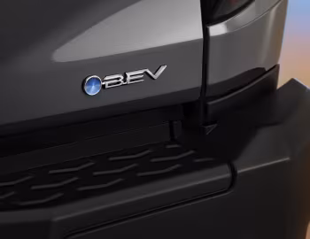 Toyota Hilux Invincible BEV Double Cab [EU-spec] '2026