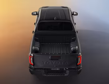 Toyota Hilux Invincible BEV Double Cab [EU-spec] '2026