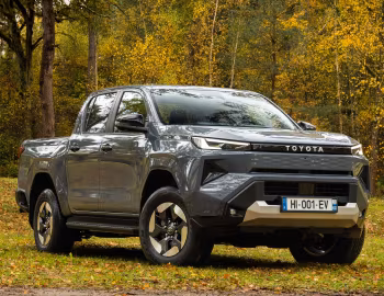 Toyota Hilux Invincible BEV Double Cab [EU-spec] '2026