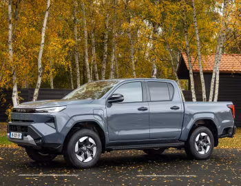 Toyota Hilux Invincible BEV Double Cab [EU-spec] '2026