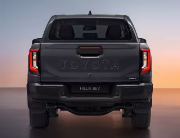 Toyota Hilux Invincible BEV Double Cab [EU-spec] '2026