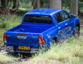 Toyota Hilux Invincible Double Cab [UK-spec] '2016–20
