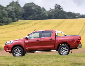 Toyota Hilux Invincible Double Cab [UK-spec] '2016–20