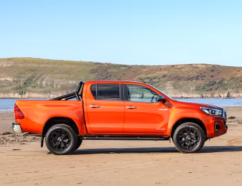 Toyota Hilux Invincible X Double Cab [UK-spec] '2018–20