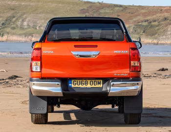 Toyota Hilux Invincible X Double Cab [UK-spec] '2018–20