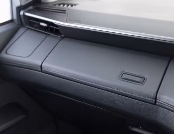 Interior Toyota Hilux Raider X Xtra Cab [South Africa] '2026