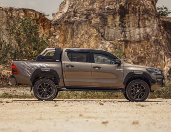 Toyota Hilux Rogue Double Cab [Malaysia] '2020–pr.