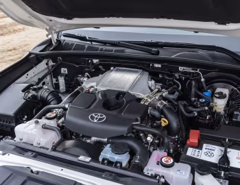 Bajo el capó Toyota Hilux "Special Edition" Double Cab [EU-spec] '2019–20