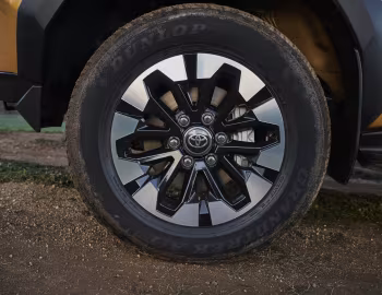 Toyota Hilux SR5 Double Cab [Australia] '12.2025–н.в.