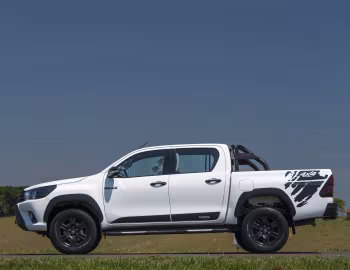 Toyota Hilux SR "Challenge" Double Cab [Latam] '2017