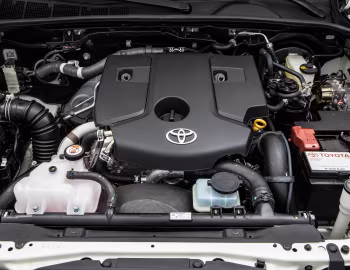 Bajo el capó Toyota Hilux SR "Challenge" Double Cab [Latam] '2017