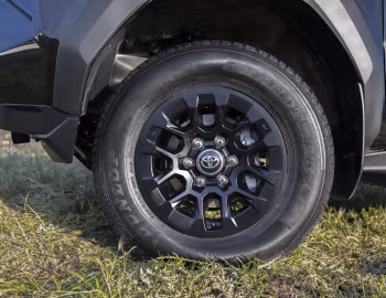Toyota Hilux SR Double Cab [Australia] '12.2025–pr.