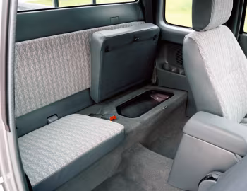 Interior Toyota Hilux Xtra Cab [UK-spec] '2001–05