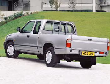 Toyota Hilux Xtra Cab [UK-spec] '2001–05