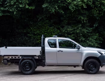 Toyota Hilux Xtra Cab Tipper [UK-spec] '2017–20