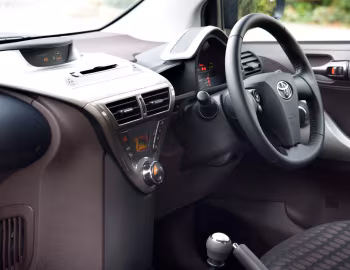 Interior Toyota iQ³ [UK-spec] (KGJ10) '07.2009–05.2014