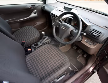 Interior Toyota iQ³ [UK-spec] (KGJ10) '07.2009–05.2014