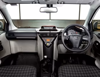 Interior Toyota iQ³ [UK-spec] (KGJ10) '07.2009–05.2014
