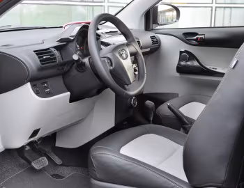 Interior Toyota iQ "Tobasco" (KGJ10) '05.2011
