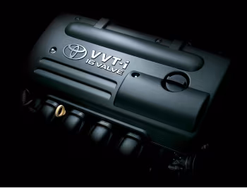 Пад капотам Toyota Isis