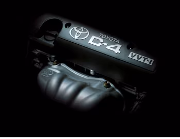 Пад капотам Toyota Isis