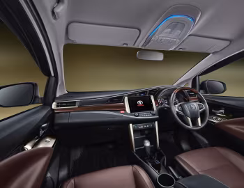 Panel frontal Toyota Kijang Innova Venturer "Limited Edition" '2021