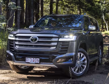 Toyota Land Cruiser performance hybrid Sahara ZX [Australia] (300) '2026
