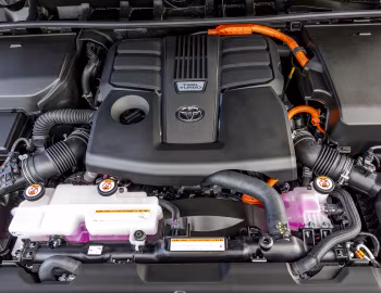 Bajo el capó Toyota Land Cruiser HEV GR Sport Prototype [Australia] (300) '2025