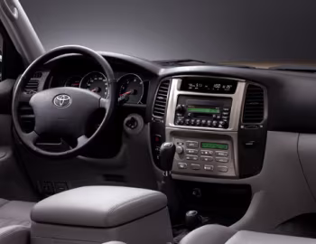 Interior Toyota Land Cruiser GX-R [UAE] (J100-101) '2005–07