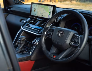 Интерьер Toyota Land Cruiser GR-S HEV [South Africa] (300) '2026