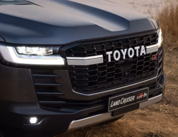 Toyota Land Cruiser GR-S HEV [South Africa] (300) '2026
