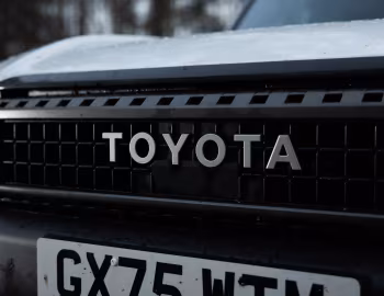 Logotipo Toyota Land Cruiser Hybrid [UK-spec] (250) '2026