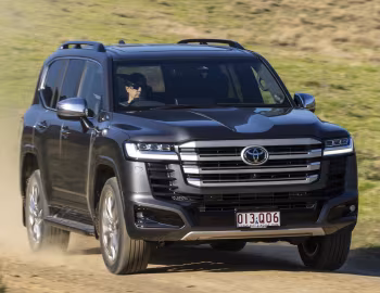 Toyota Land Cruiser performance hybrid Sahara ZX [Australia] (300) '2026