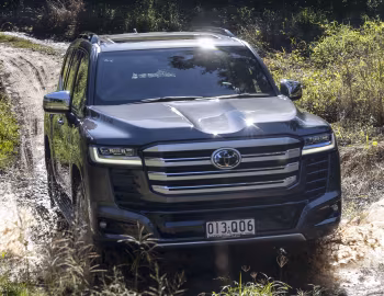Toyota Land Cruiser performance hybrid Sahara ZX [Australia] (300) '2026