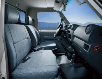 Interior Toyota Land Cruiser Pickup (J79) '2007–pr.