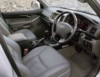 Interior Toyota Land Cruiser "Invincible" 5-door [UK-spec] (J120W) '06.2007–05.2009