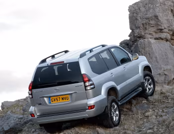 Toyota Land Cruiser "Invincible" 5-door [UK-spec] (J120W) '06.2007–05.2009