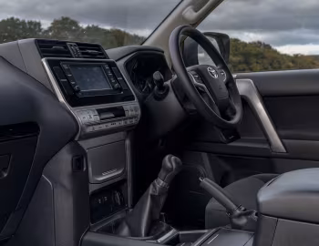 Interior Toyota Land Cruiser Utility Commercial [UK-spec] (150) '2018–20