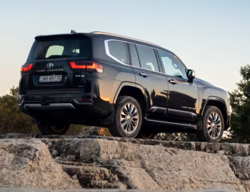 Toyota Land Cruiser VX-R HEV [Middle East] (300) '2025–pr.
