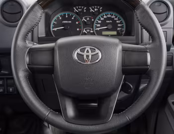 Interior Toyota Land Cruiser VX [South Africa] (J76) '2024–pr.