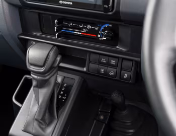 Interior Toyota Land Cruiser VX [South Africa] (J76) '2024–pr.