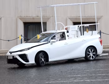 Toyota Mirai Popemobile '2019