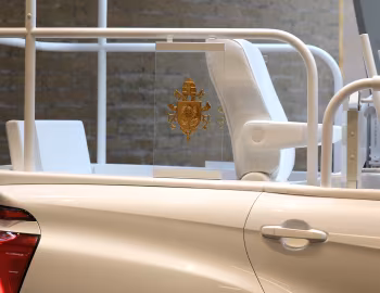 Toyota Mirai Popemobile '2019