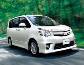 Toyota Noah '2010–14