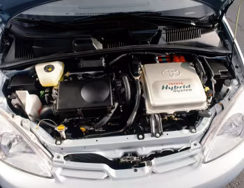 Пад капотам Toyota Prius (NHW11) '2000–03