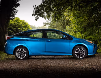 Toyota Prius [UK-spec] '2019–22