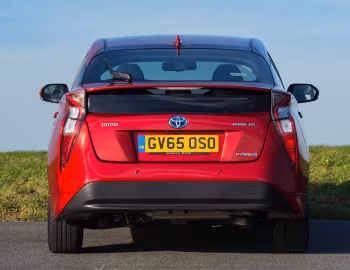 Toyota Prius [UK-spec] '2016–19