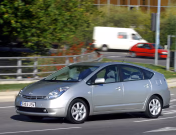Toyota Prius [UK-spec] (NHW20) '2003–09